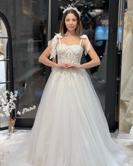 Chic Floor Length Sweetheart Sleeveless A-Line Tulle Wedding Dress with Appliques-misshow.com