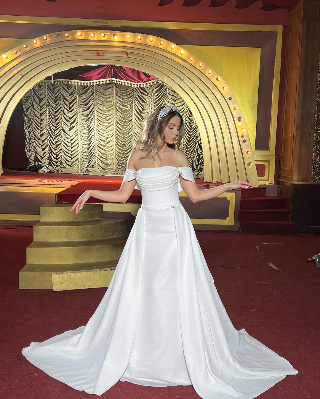 Chic Long A-line Off-the-shoulder Sleeveless Wedding Dress With Detachable Train-misshow.com
