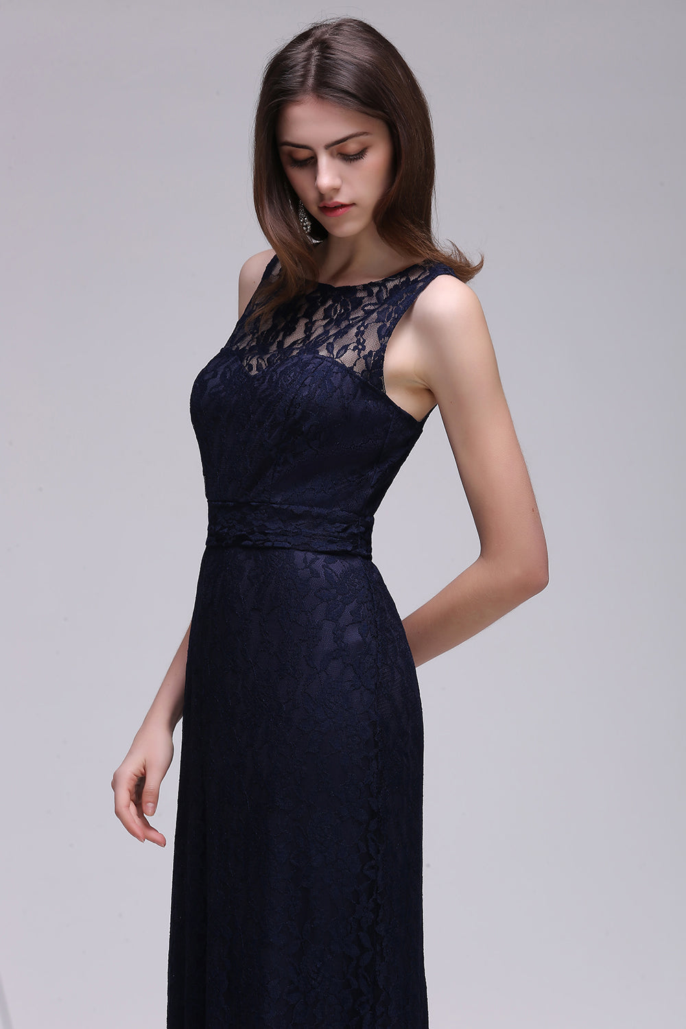Chic Sleeveless Scoop Lace Bridesmaid Dresses with Keyhole Back