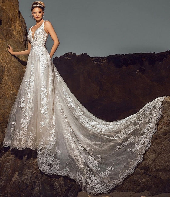 Chic Sleeveless V-Neck Wedding Dress Aline Tulle Brial Dress with Lace Appliques& Pockets-misshow.com