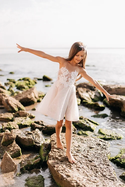 Cute White A-line Sleeveless Appliques Flower Girls Dress With Lace-misshow.com