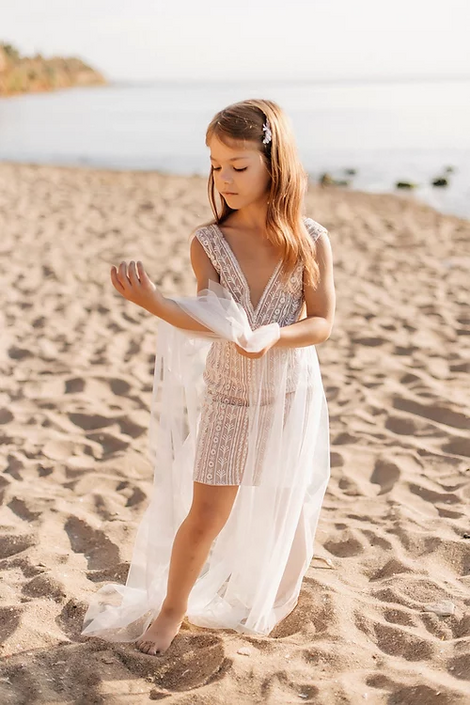Cute White Boho Sleeveless Flower Girls Dress With Lace –