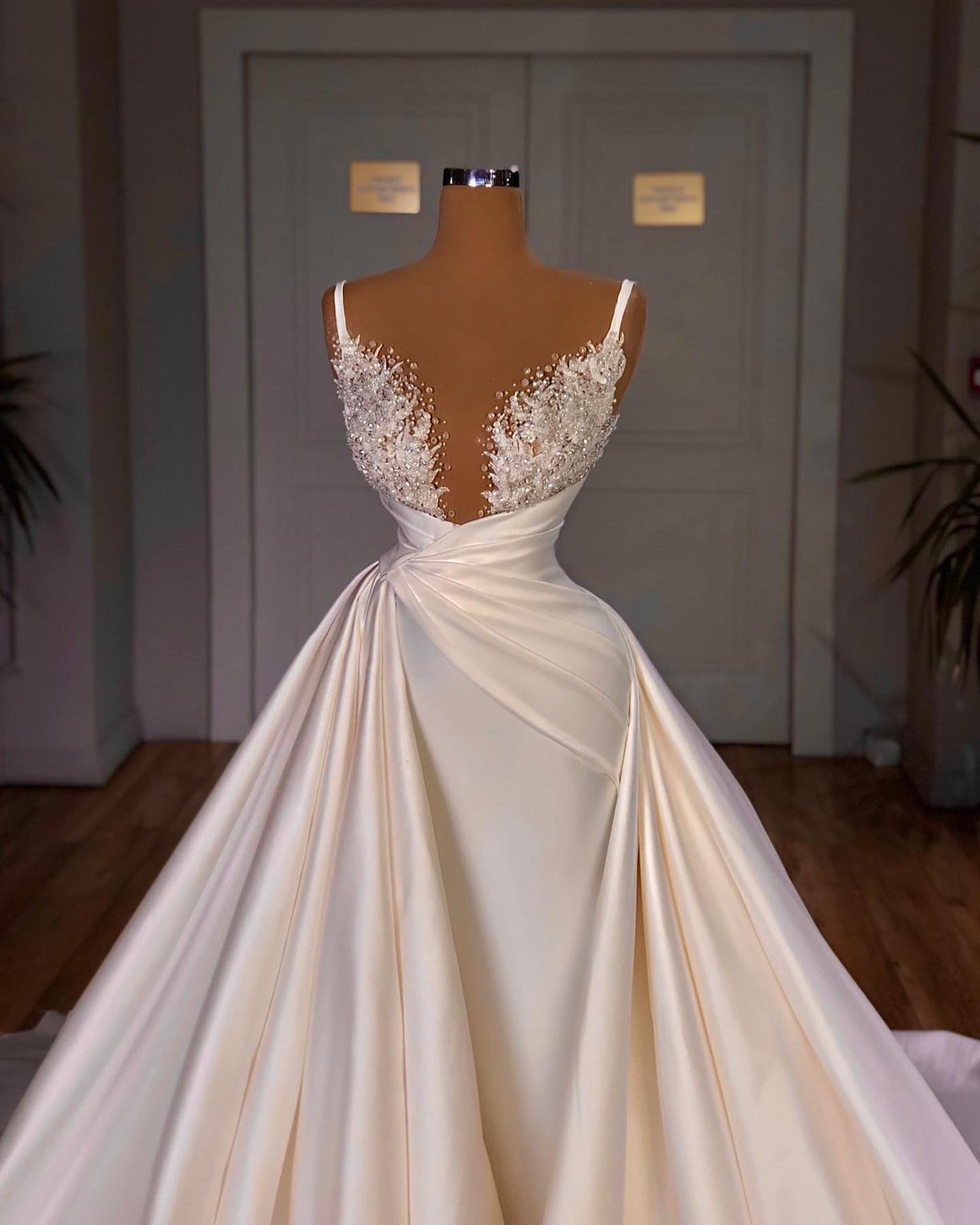 Elegant A-Line Sleeveless Spaghetti Strap Cathedral V-neck Long Wedding Dress-misshow.com