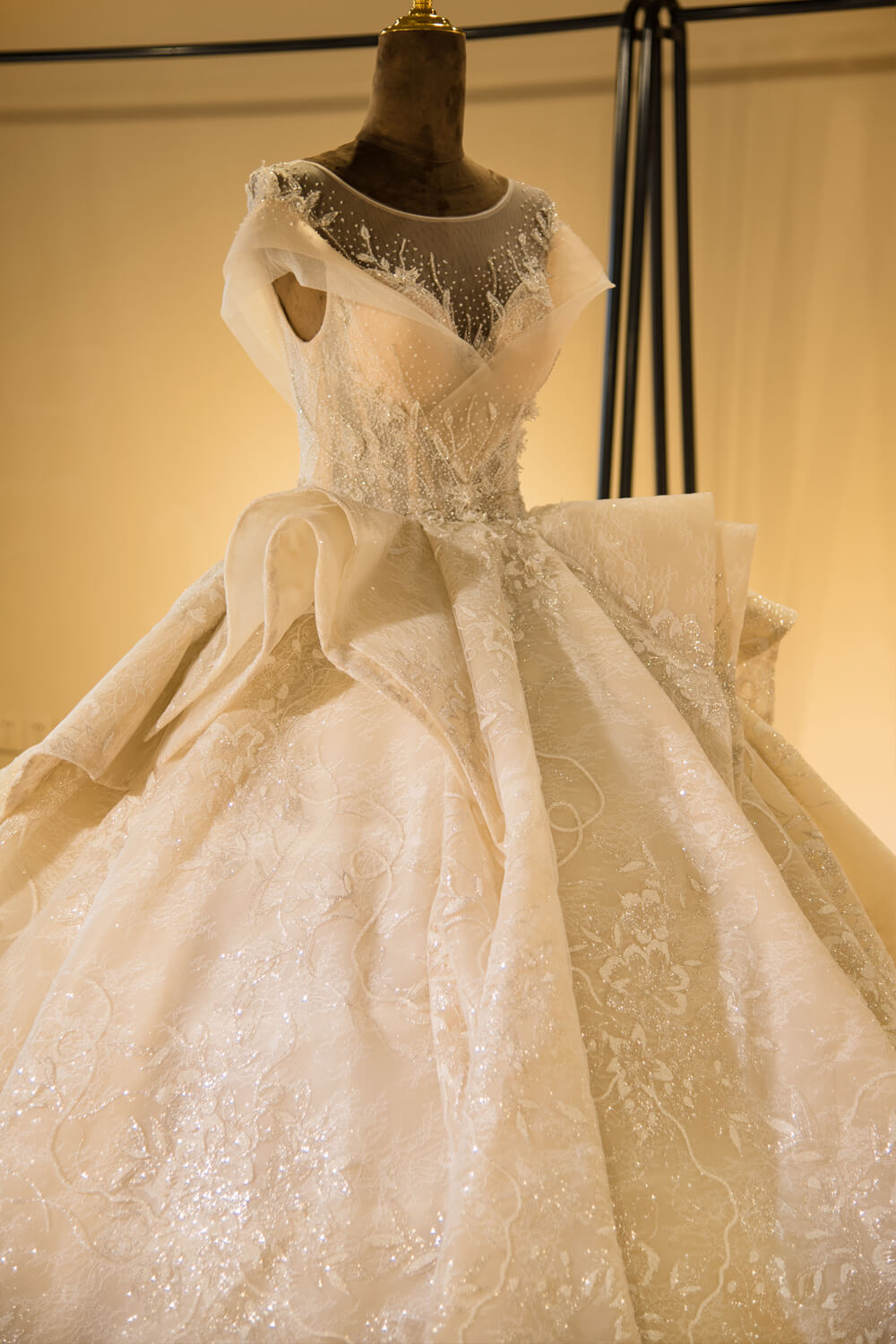 Elegant Illusion neck Cap Sleeve Appliques Tulle A-line Princess Wedding Dress-misshow.com