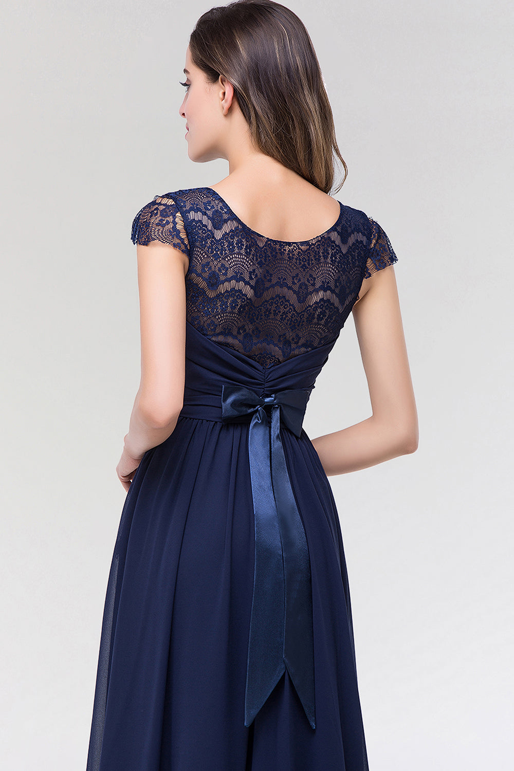 Elegant Lace Scoop Sleeveless Navy Bridesmaid Dresses with Buttons