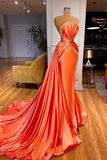 Elegantes Meerjungfrau-Abschlussballkleid mit orangefarbenem Kristall und abnehmbarem Zug