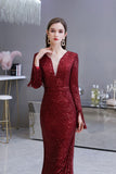 The gorgeous Elegant Sequined Burgundy V-Neck Mermaid Cocktail Party Dress Floor Length will stun every girl. The Tulle,Sequined Vintage Party dress will add extra elegance to your wholesale look.