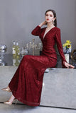 The gorgeous Elegant Sequined Burgundy V-Neck Mermaid Cocktail Party Dress Floor Length will stun every girl. The Tulle,Sequined Vintage Party dress will add extra elegance to your wholesale look.