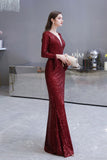 The gorgeous Elegant Sequined Burgundy V-Neck Mermaid Cocktail Party Dress Floor Length will stun every girl. The Tulle,Sequined Vintage Party dress will add extra elegance to your wholesale look.