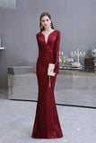 The gorgeous Elegant Sequined Burgundy V-Neck Mermaid Cocktail Party Dress Floor Length will stun every girl. The Tulle,Sequined Vintage Party dress will add extra elegance to your wholesale look.