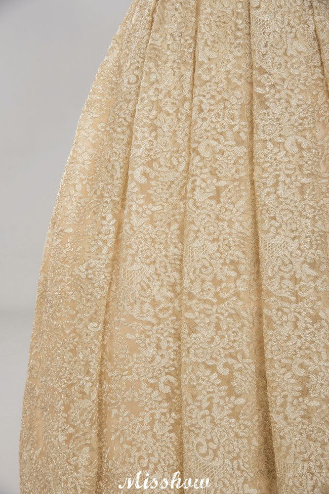 This elegant Spaghetti Straps Tulle wedding dress with Lace,Appliques could be custom made in plus size for curvy women. Plus size Sleeveless Ball Gown bridal gowns are classic yet cheap.
