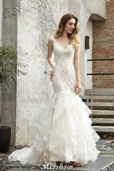 MISSHOW offers Elegant V-Neck Mermaid Bridal Gown Tulle Lace Appliques Puffy Wedding Dress at a good price from Ivory,Tulle to Mermaid Floor-length them. Stunning yet affordable Sleeveless .