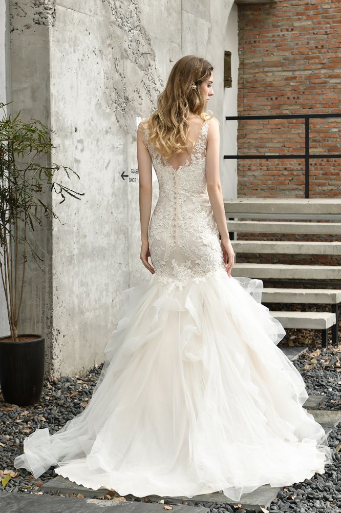 MISSHOW offers Elegant V-Neck Mermaid Bridal Gown Tulle Lace Appliques Puffy Wedding Dress at a good price from Ivory,Tulle to Mermaid Floor-length them. Stunning yet affordable Sleeveless .