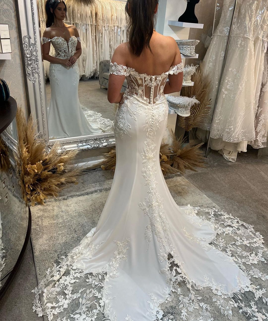 Exquisite Floor Length Sweetheart Sleeveless Off-The-Shoulder Mermaid Lace Wedding Dress-misshow.com