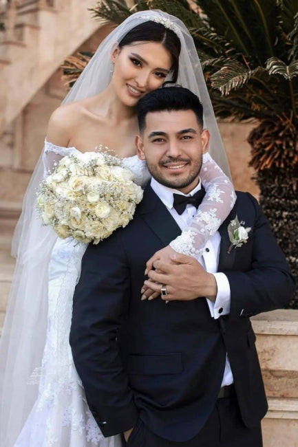 Fabulous Off-the-shoulder Long-Sleeve Mermaid Floor-Length Lace Wedding Dresses with Chapel Train-misshow.com