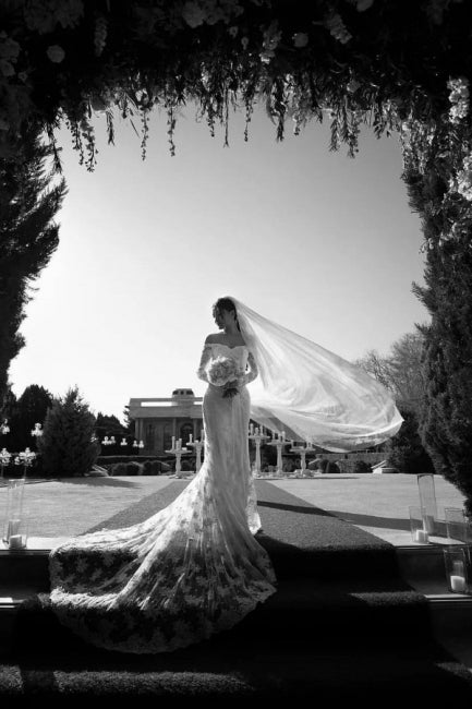 Fabulous Off-the-shoulder Long-Sleeve Mermaid Floor-Length Lace Wedding Dresses with Chapel Train-misshow.com