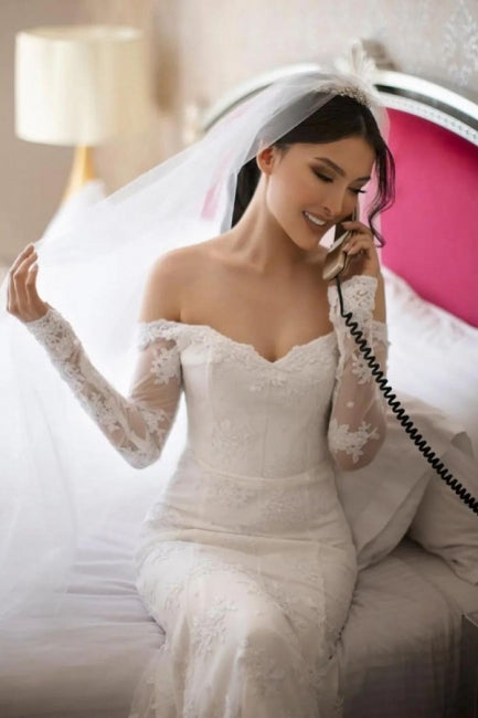 Fabulous Off-the-shoulder Long-Sleeve Mermaid Floor-Length Lace Wedding Dresses with Chapel Train-misshow.com