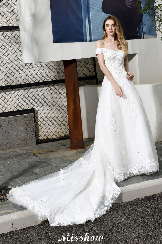 MISSHOW offers Gorgeous Off the Shoulder White aline Bridal Gown Garden Lace Appliques Wedding Dress at a good price from White,Ivory,Tulle to A-line,Ball Gown,Princess Floor-length them. Stunning yet affordable Cap Sleeves .