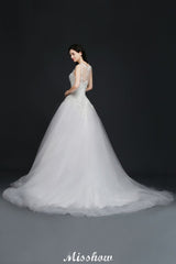 This elegant Scoop Tulle wedding dress with Lace could be custom made in plus size for curvy women. Plus size Sleeveless Princess bridal gowns are classic yet cheap.
