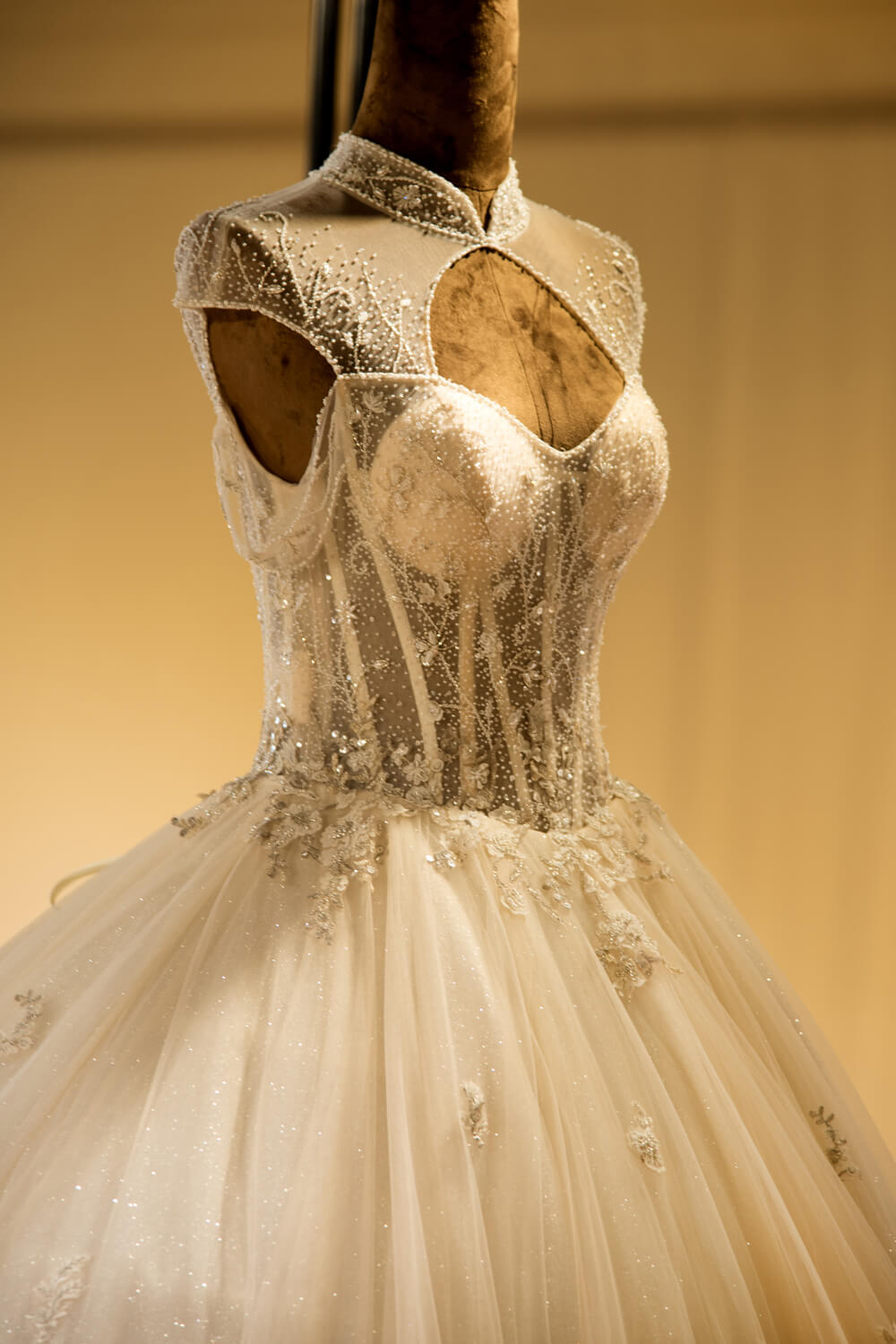 Luxury Illusion Neck Lace-up Tulle Ball Gown Wedding Dress Modest Ivory Sparkle Bridal Gowns-misshow.com