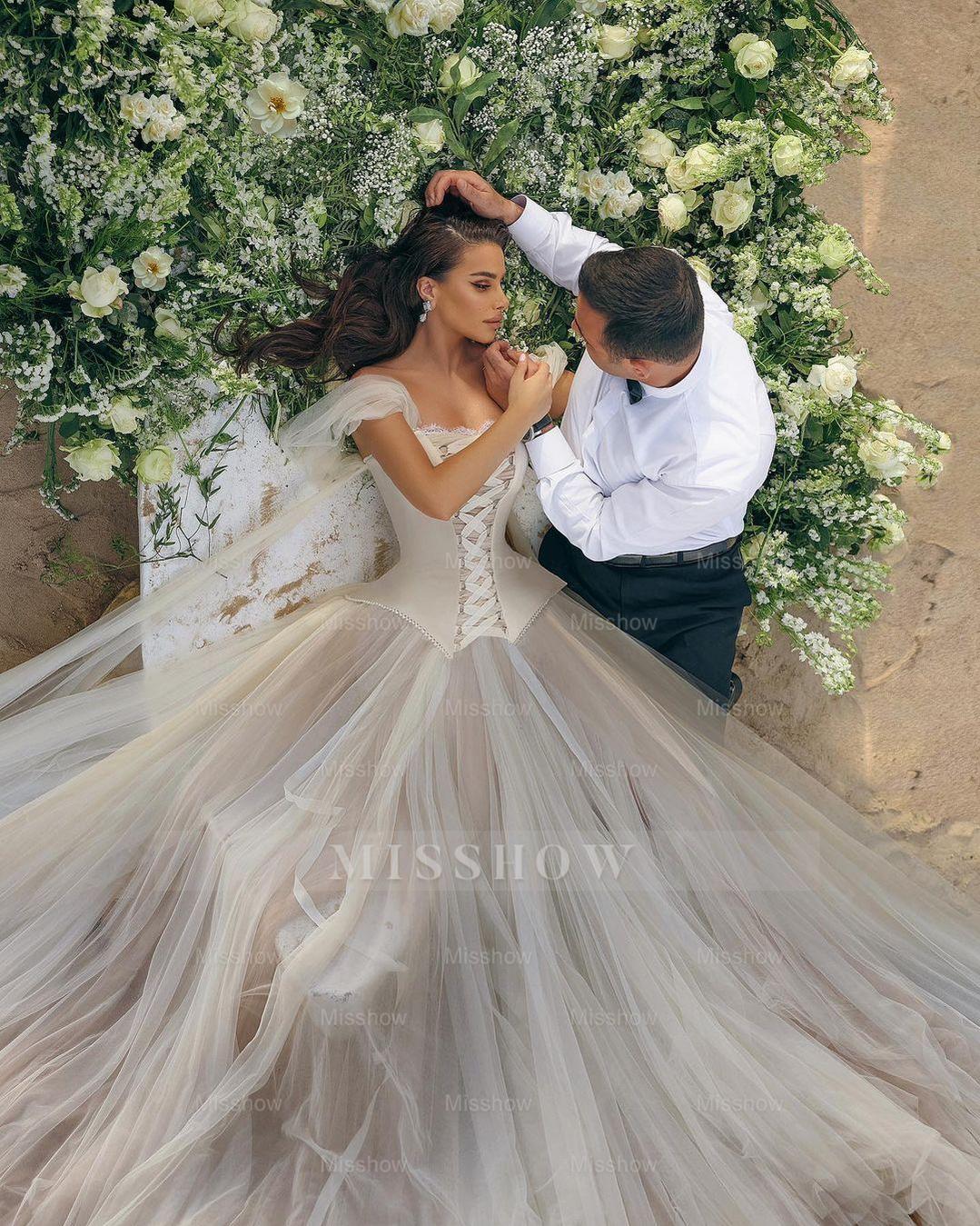 Modern Long A-Line Off-The-Shoulder Sleeveless Tulle Corset Wedding Dress Modern Long A-Line Off-The-Shoulder Sleeveless Tulle Corset Wedding Dress