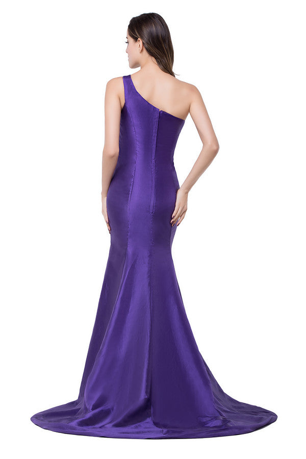 A plus size Grape bridesmaid dress made of Stretch Satin are trendy for  . Shop MISSHOW with elaborately designed  gowns for your bridesmaids.