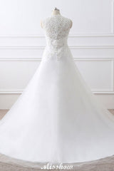 This elegant V-neck Tulle wedding dress with Lace could be custom made in plus size for curvy women. Plus size Sleeveless Princess bridal gowns are classic yet cheap.