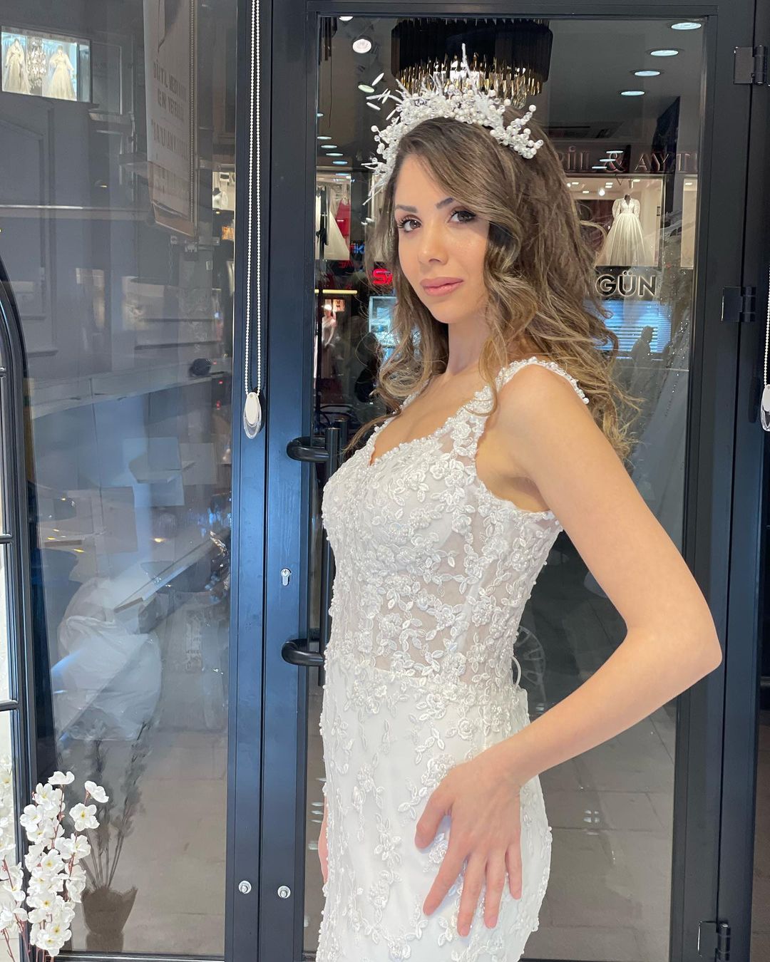 Sexy Floor Length Sweetheart Traps Sleeveless Mermaid Lace Weddding Dress with Court Train-misshow.com