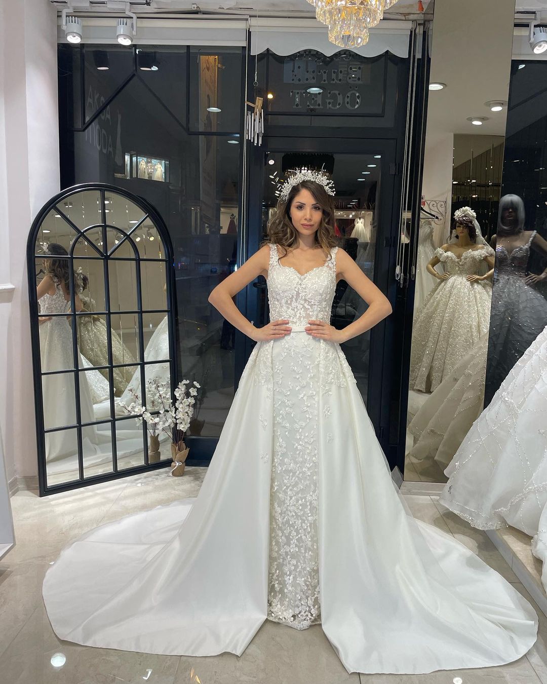 Sexy Floor Length Sweetheart Traps Sleeveless Mermaid Lace Weddding Dress with Court Train-misshow.com