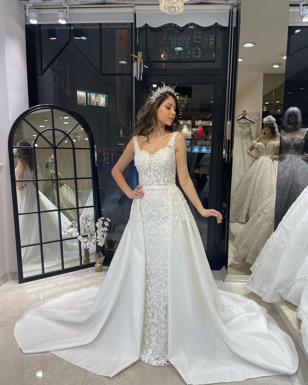 Sexy Floor Length Sweetheart Traps Sleeveless Mermaid Lace Weddding Dress with Court Train-misshow.com
