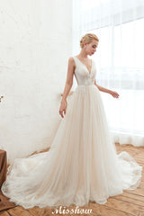 This elegant V-neck Tulle wedding dress with Lace,Beading,Rhinestone could be custom made in plus size for curvy women. Plus size Sleeveless A-line,Ball Gown bridal gowns are classic yet cheap.