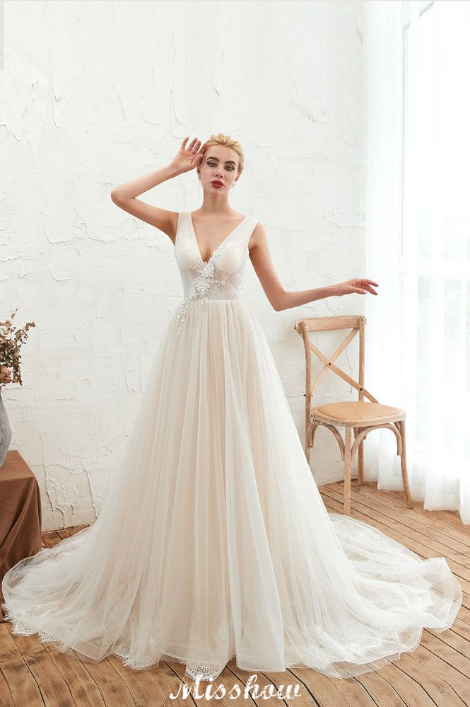 This elegant V-neck Tulle wedding dress with Lace,Beading,Rhinestone could be custom made in plus size for curvy women. Plus size Sleeveless A-line,Ball Gown bridal gowns are classic yet cheap.