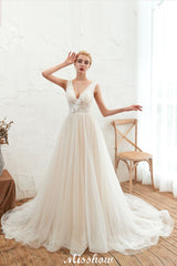This elegant V-neck Tulle wedding dress with Lace,Beading,Rhinestone could be custom made in plus size for curvy women. Plus size Sleeveless A-line,Ball Gown bridal gowns are classic yet cheap.