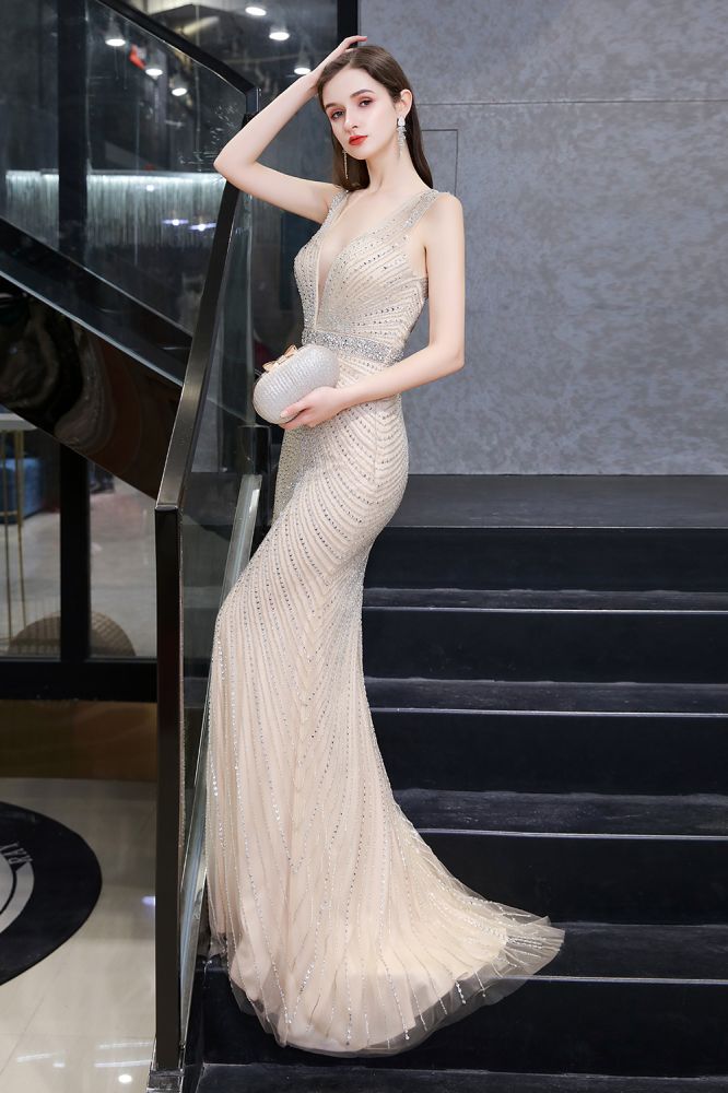 Looking for Prom Dresses,Evening Dresses,Homecoming Dresses,Quinceanera dresses in Tulle, Mermaid style, and Gorgeous Beading,Crystal,Sequined,Rhinestone work  MISSHOW has all covered on this elegant Stylish Deep V-Neck Sleeveless Beading Silver Slim Mermaid Party Gown.
