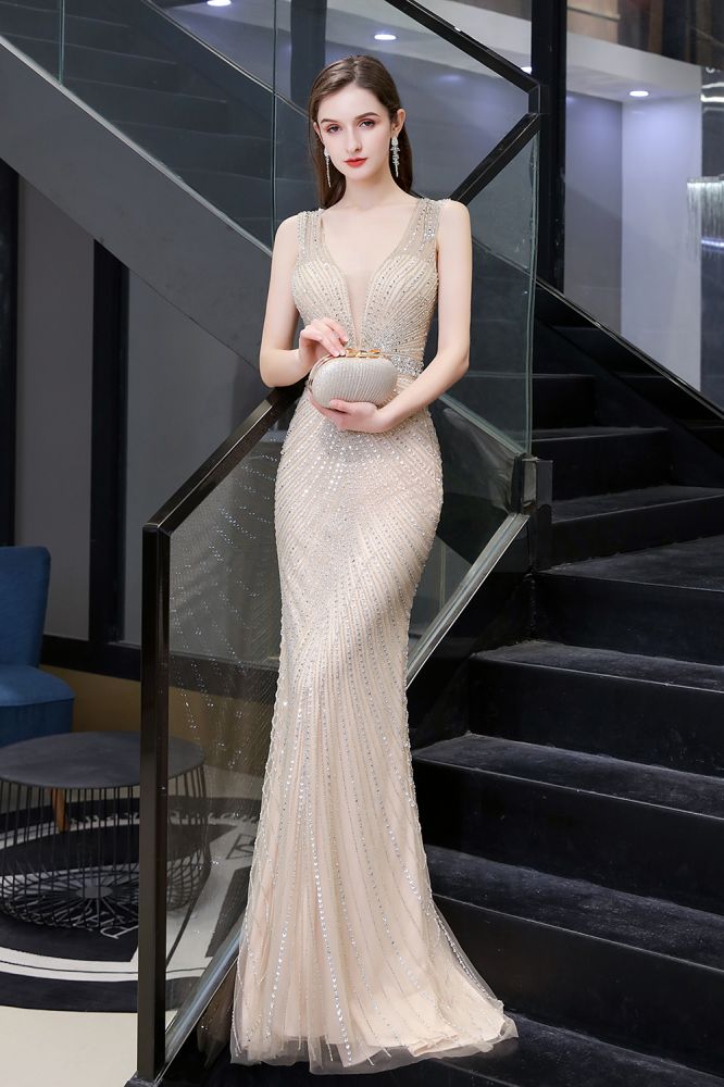 Looking for Prom Dresses,Evening Dresses,Homecoming Dresses,Quinceanera dresses in Tulle, Mermaid style, and Gorgeous Beading,Crystal,Sequined,Rhinestone work  MISSHOW has all covered on this elegant Stylish Deep V-Neck Sleeveless Beading Silver Slim Mermaid Party Gown.