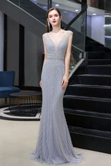 Looking for Prom Dresses,Evening Dresses,Homecoming Dresses,Quinceanera dresses in Tulle, Mermaid style, and Gorgeous Beading,Crystal,Sequined,Rhinestone work  MISSHOW has all covered on this elegant Stylish Deep V-Neck Sleeveless Beading Silver Slim Mermaid Party Gown.