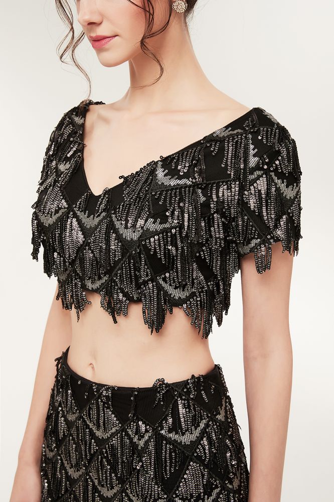 Looking for Prom Dresses,Evening Dresses in Sequined, Mermaid,Two Pieces style, and Gorgeous Pattern,Sequined work  MISSHOW has all covered on this elegant Two-piece Mermaid V-neck Short Sleeves Long Sequined Black Prom Dresses.