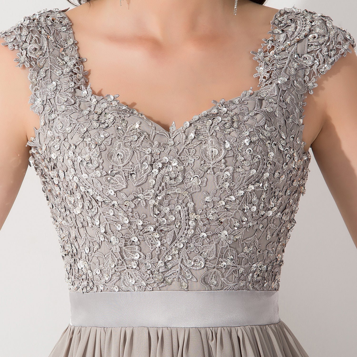 Vintage Silver Sleeveless Long Bridesmaid Dresses With Appliques